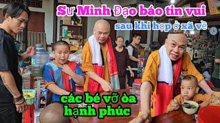 Sư Minh Đạo thông báo tin vui sau khi lên xã họp làm các bé vỡ òa hạnh phúc