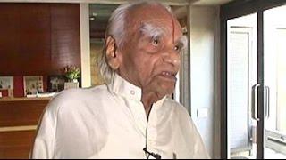 Yoga guru BKS Iyengar dies at 95