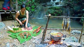 Survival Alone in Rainforest - Urgently make shelter in the middle of the stream