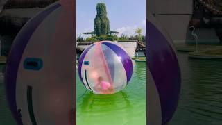 Si bocil masuk waterballon terapung di kolam #bocil #play #waterballon #ball #kolam #funny #viral