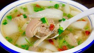 Stewed radish with mutton has a good taste. The soup is milky white, the meat is soft and rotte