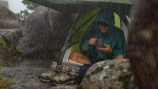 One night alone in a rainy mountain cliff rock pool [Solo Camping]