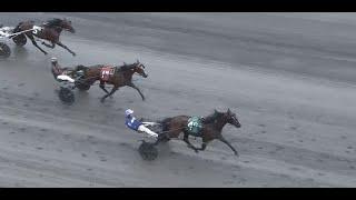 Rikard Skoglund vann med passgångaren Legal Attack i Chester i kväll. Segertid 1.53 (1.10,2).