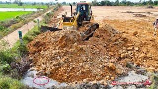 Impressive! komatsu d65px bulldozer pushing soil delete mud with 22ton dump trucks land reclamation