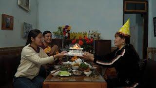 The unexpected and meaningful gift from Dr. Long and Tu Yen to their mother on her birthday