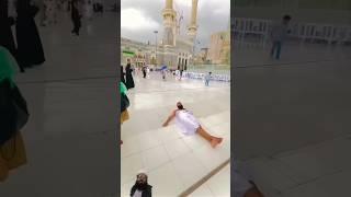 "Masjid Haram ka Dilchasp Manzar | Barish Mein Tawaf aur Khushi Ka Alam"