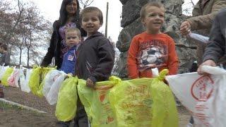 Students Tie Thousands of Bags and Send An Environmental Message