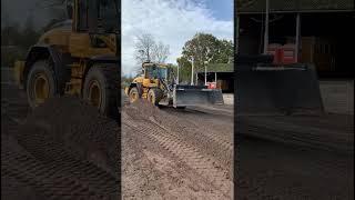 Wiellader met dozerblad  van Mourik die voorzien is van Trimble Earthworks!