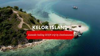 Mendaki Bukit di Kelor Island