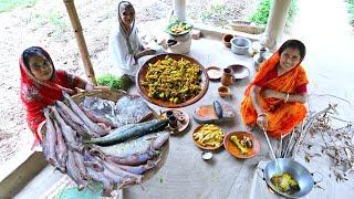 10 kg ওজনের নদীর ট্যাংরা মাছের পেটি ভাজা সঙ্গে লোটে মাছের ঝুড়ি ও নদীর বাটার ঝোল| Fish curry villfood