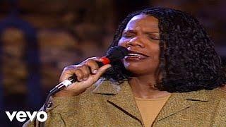 Lynda Randle - God On the Mountain [Live]