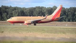 Southwest Airlines Boeing 737-700 [N711HK] (Retro Livery) Takeoff From PDX