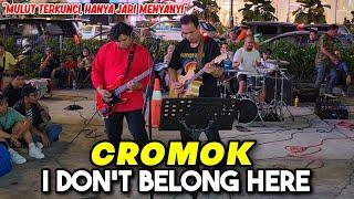 CROMOK ! Syahdu bunyi petikan gitar dari Brader Epul, antara gitarist Sentuhan yang hebat.