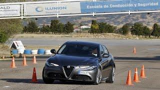 Alfa Romeo Giulia 2016 - Maniobra de esquiva (moose test) y eslalon | km77.com