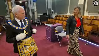 Le Grand Maitre de la Grande Loge Régulière de Belgique nous fait visiter son temple à Bruxelles