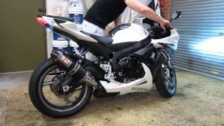 Suzuki GSXR600 2011 Yoshimura TRC Carbon Fibre Slip On (startup and rev)