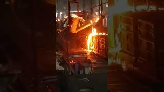 metal fall in pouring process 