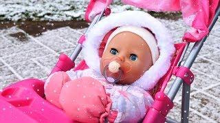 Video e giochi per bambini. Un nuovo vestito per Annabelle. La prima neve