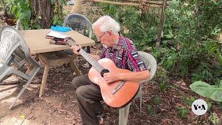 British-born guitarist revels in Ghanian sounds | VOANews