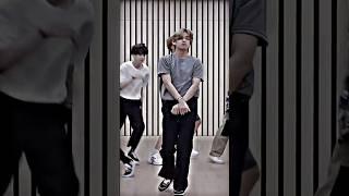 BTS member dance move inraka taka  #bts #btsmember #chooseyourgift #kimtaehyung #dance