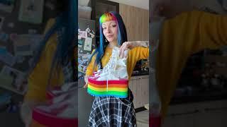 Outfit con il maglioncino preso al mercatino dell’usato