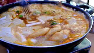 spicy & sweet tteokbokki (stir-fried rice cake) / tteokbokki town in Sindangdong, Seoul