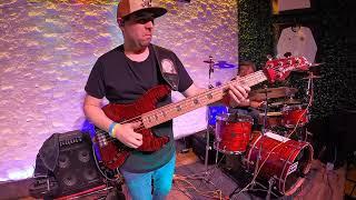 Slappin' in Style: A Bass Solo You Can't Miss