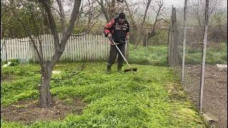 Приехали.Надо посниматься. Все заросло травой.Меняем газовый баллон.