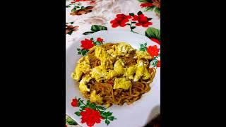 indomie lagii ‼️pakek sambel bawang poedesss nampoll #indomiegoreng #food #kulinerindonesia #shorts