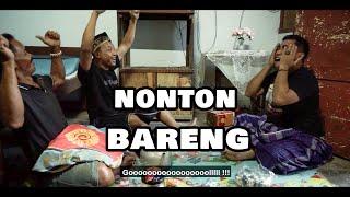 NONTON BARENG SEPAK BOLA