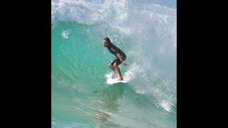 SUNNY COAST SWELLS!!! Surfers make the most of it!