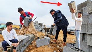 Rural life: the beginning of the construction of a nomadic hut for the recovery of the engineer