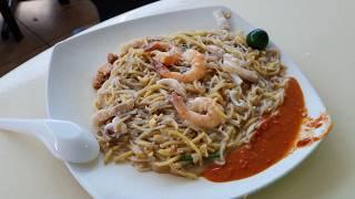 SINGAPORE HAWKER FOOD | The Best Fried Hokkien Mee Ep.1