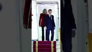 El #GOLPE de #BRIGITTE al #PRESIDENTE FRANCÉS #MACRON a su LLEGADA a #VIETNAM en  #AVIÓN | RTVE