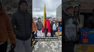 "Вони не самі": у Миколаєві відбулась акція-нагадування про полонених і безвісти зниклих воїнів