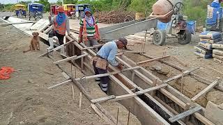 Vaciado de puentes, lozas, transiciones y caídas inclinadas en canales de irrigación