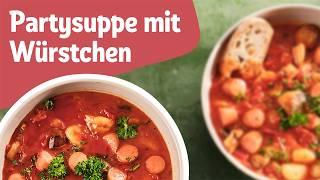 Partysuppe mit Gnocchi & Würstchen – schnelles Rezept für gesellige Abende  | REWE Deine Küche