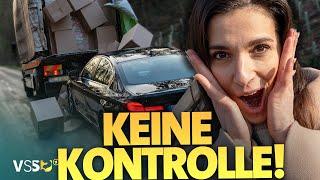 Abgeschleppt: Sally Özcan sitzt im Auto und wird von LKW hinterher gezogen | Verstehen Sie Spaß?