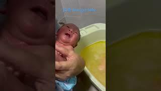 Baby’s First Bath – Too Adorable!  #Shorts #baby #cute