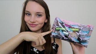 ASMR What's In My Makeup Bag? Tapping and Brushing