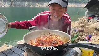 我在钓鱼湖做饭