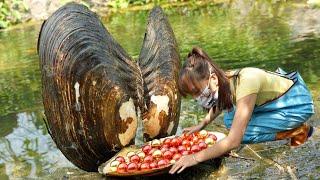 Adventure Girl's Surprise Moment: The Girl Unveils the Giant Clam and Discovers Huge Wealth