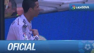 Pase largo de Chicharito que no llega a rematar Cristiano Ronaldo