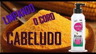 Usando Cowash para esfoliação do coro cabeluco