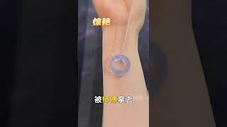 翡翠 珠寶直播 ：剩的一塊小料子，本以為沒什麼用了，沒想到被師傅拿去設計成了這款吊墜，有看上的姐妹嗎？#翡翠首飾 #吊墜掛件翡翠 #翡翠直播 #翡翠 #珠宝 #珠寶 #翡翠珠寶 #Shorts