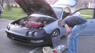 Must See! Gasket blows up in Integra and the kid decides to change it on the spot!