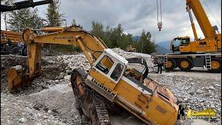 RESCUE OF LIEBHERR 974 EXCAVATOR SUNK IN RIVER #heavyequipment #accidental #liebherr #excavator