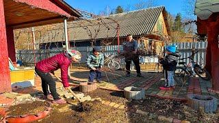 Cooking Pancakes & Preparing Firewood – Big Family Village Life