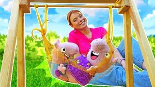 Spielspaß mit Peppa Wutz und Irene. Wir machen eine Hängematte aus einem Netz. Spielzeug video