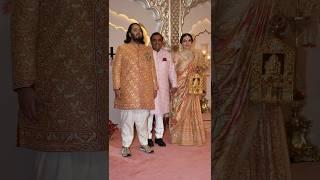 Wedding photograph ambani family #shorts #short #family #rich #ambani #wedding #radhika #bollywood